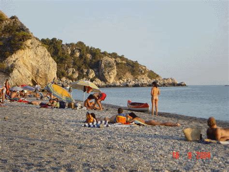 nudist beach nerja|Playa Cantarriján